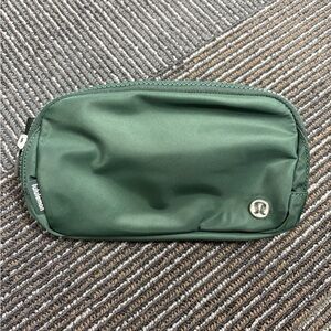 lululemon athletica Legacy Green Everywhere Belt Bag NWT 1L